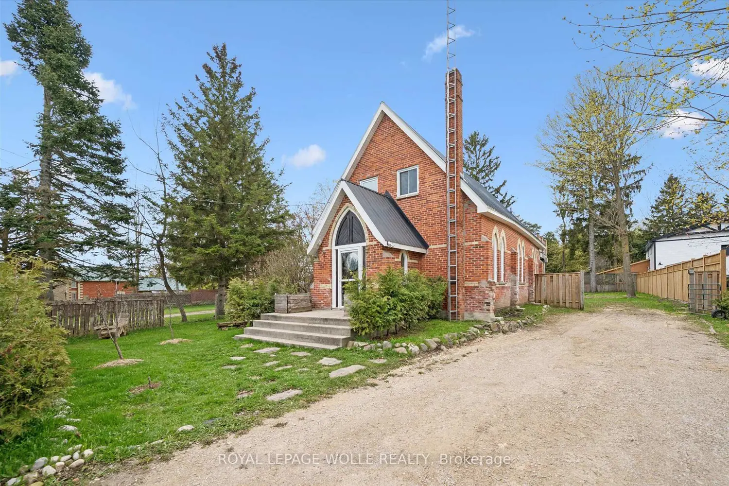 8946 Wellington Road 16