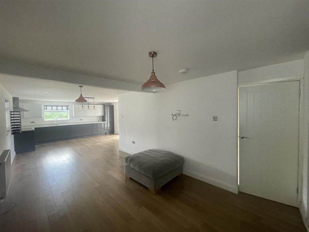 Additional image 2 of 3 bed detached bungalow to rentHighfield Road, Twyn, Ammanford SA18