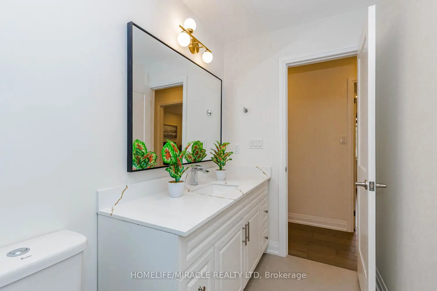 Additional image 11 of 563 Taplow Crescent