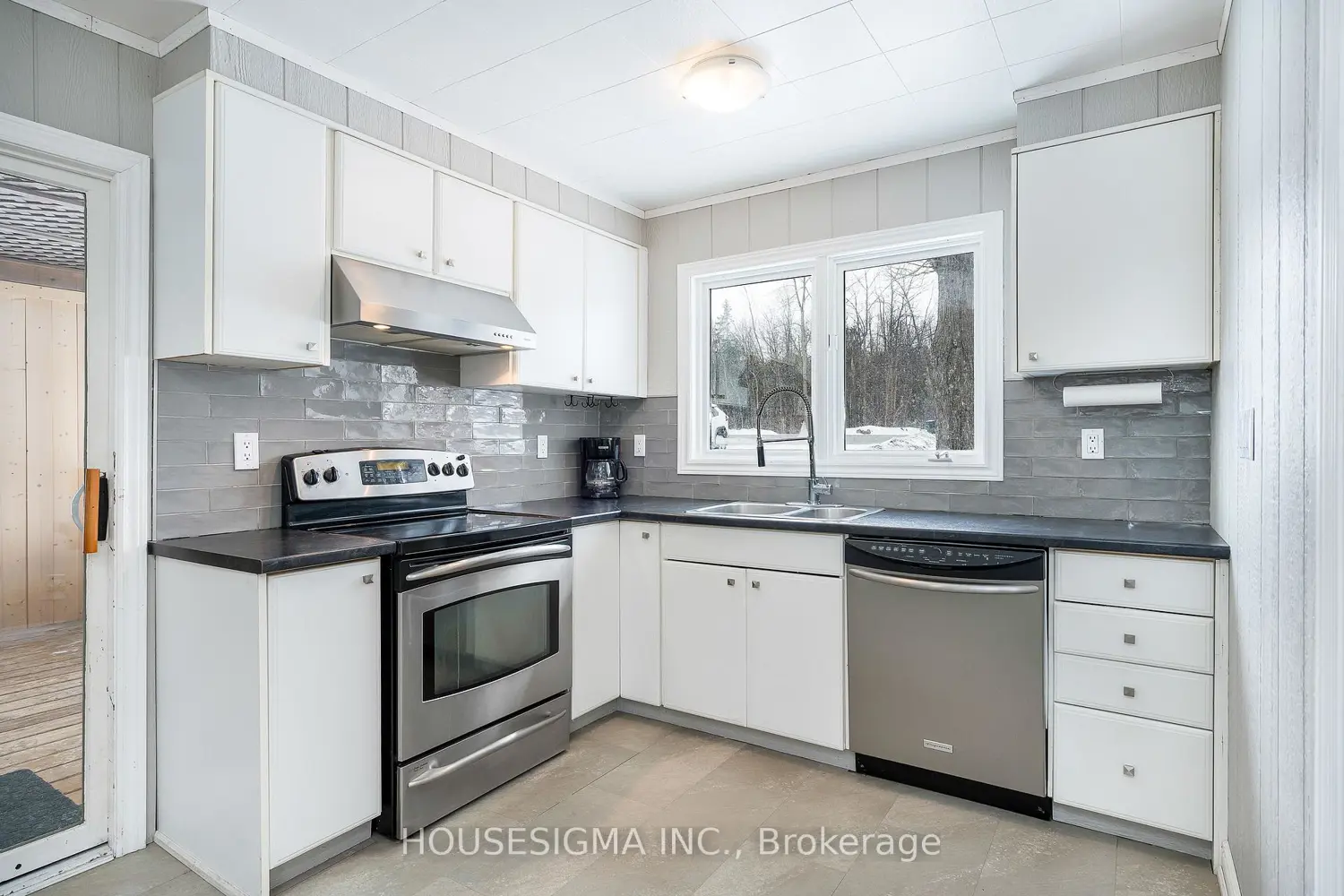Additional image 5 of 8892 Beachwood Road