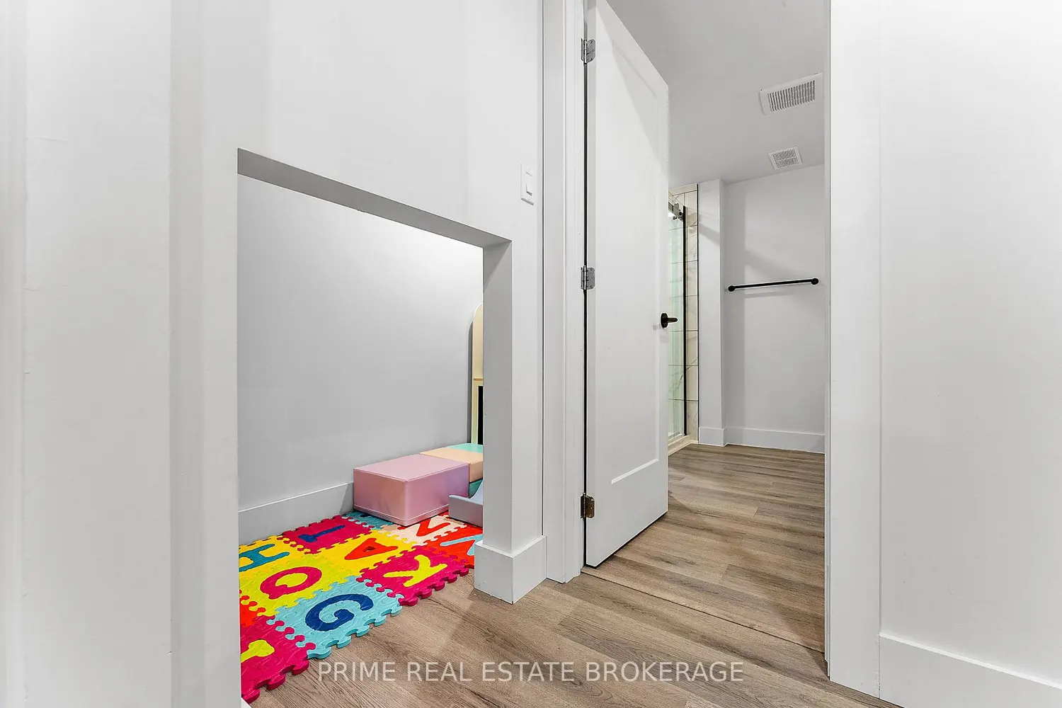 Additional image 19 of 1577 Applerock Avenue