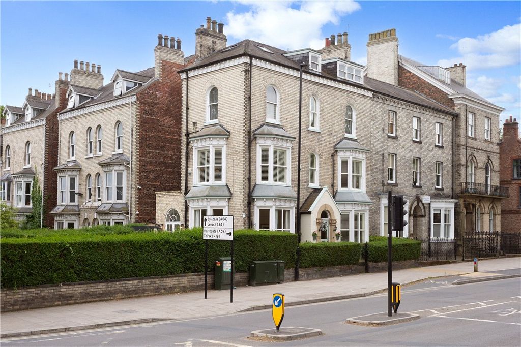 6 bed end terrace house to rentThe Mount, York, North Yorkshire YO24