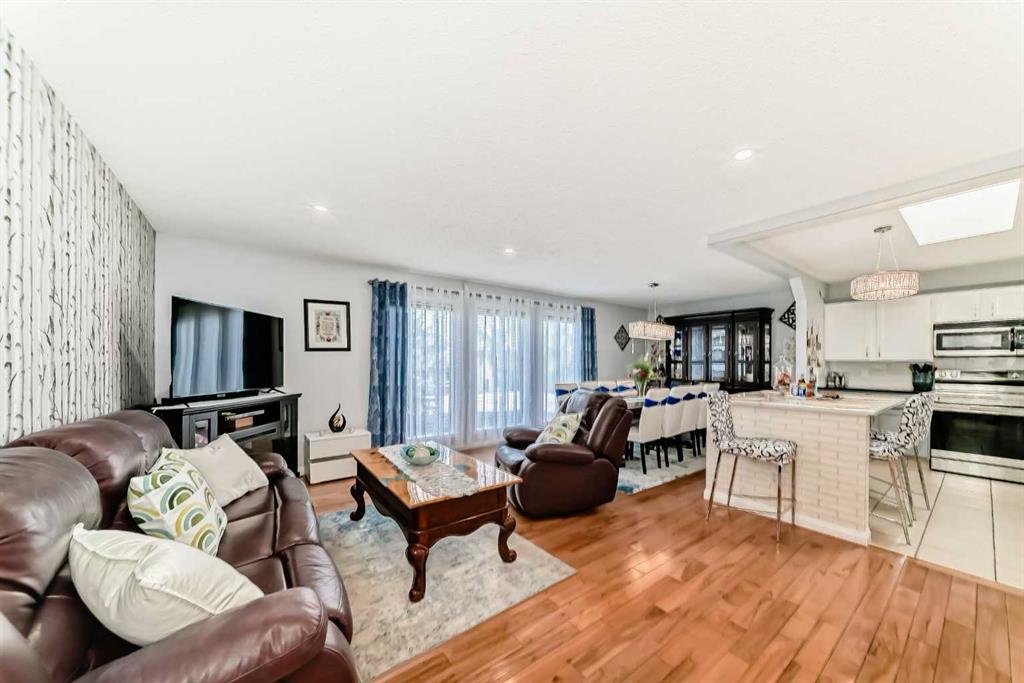 Additional image 3 of 43 Beaconsfield Way NW, Calgary, AB, T3K 1W9
