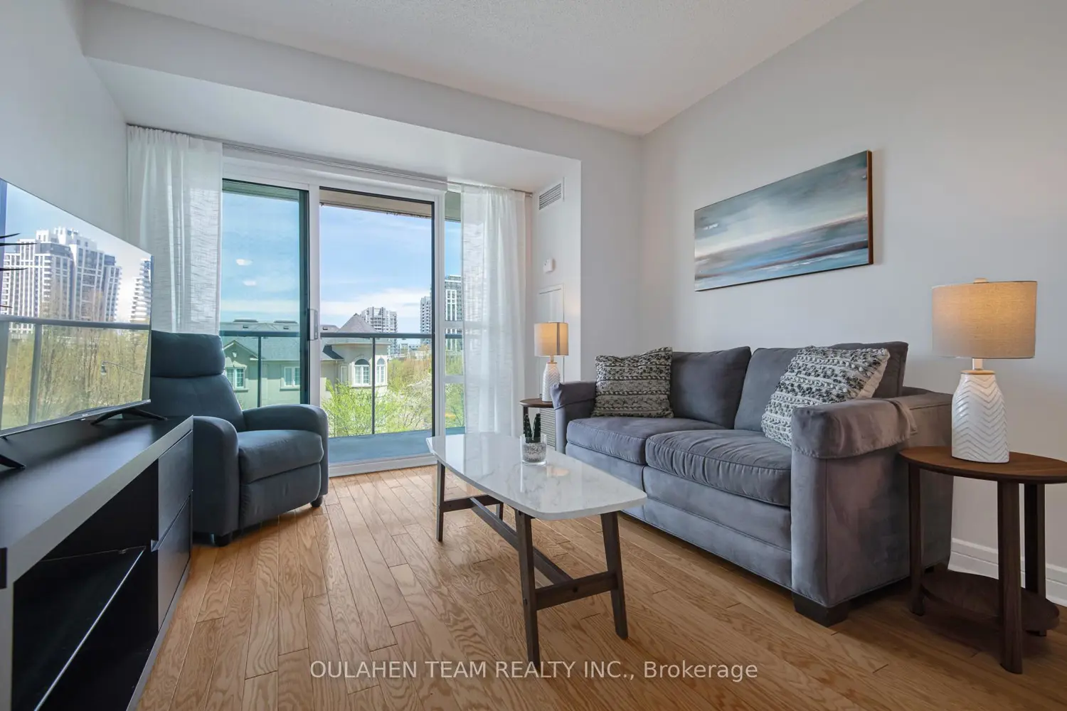 16 Harrison Garden Boulevard 309 photo 4