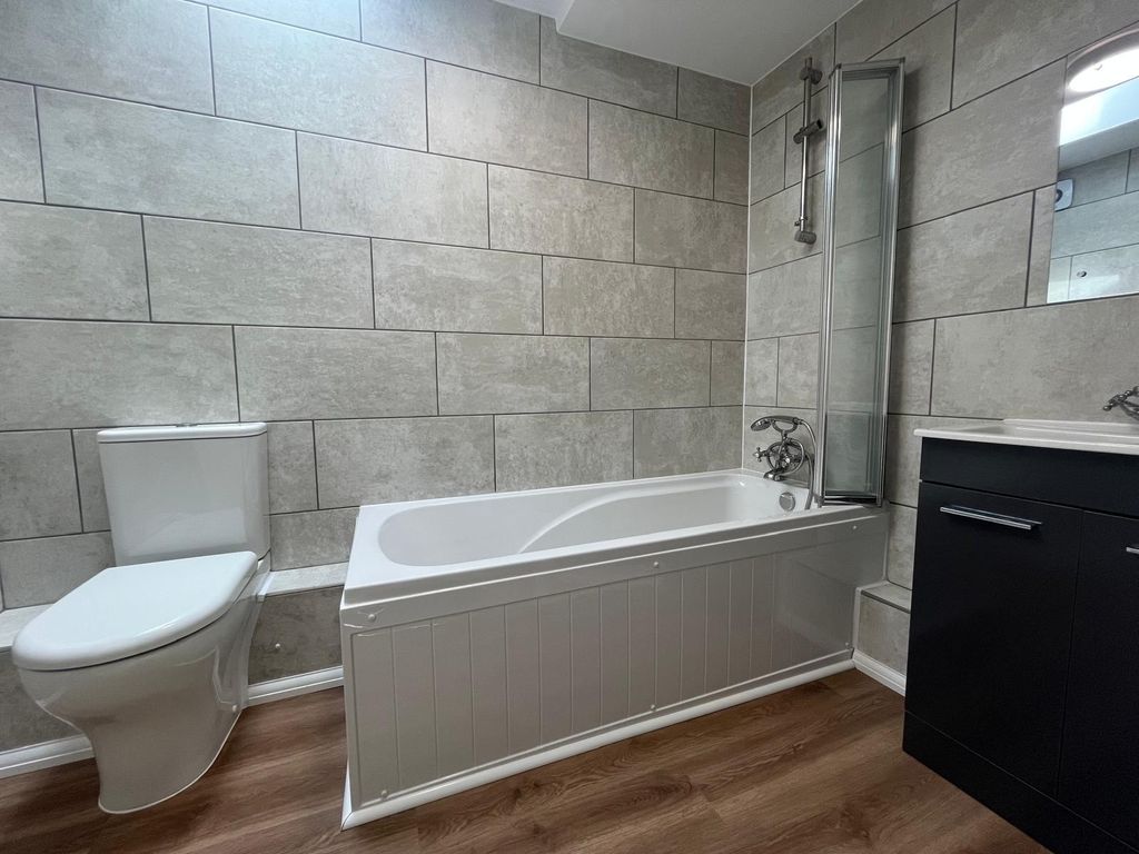 Additional image 8 of 3 bed end terrace house to rentHigh Street, Bridgend CF33