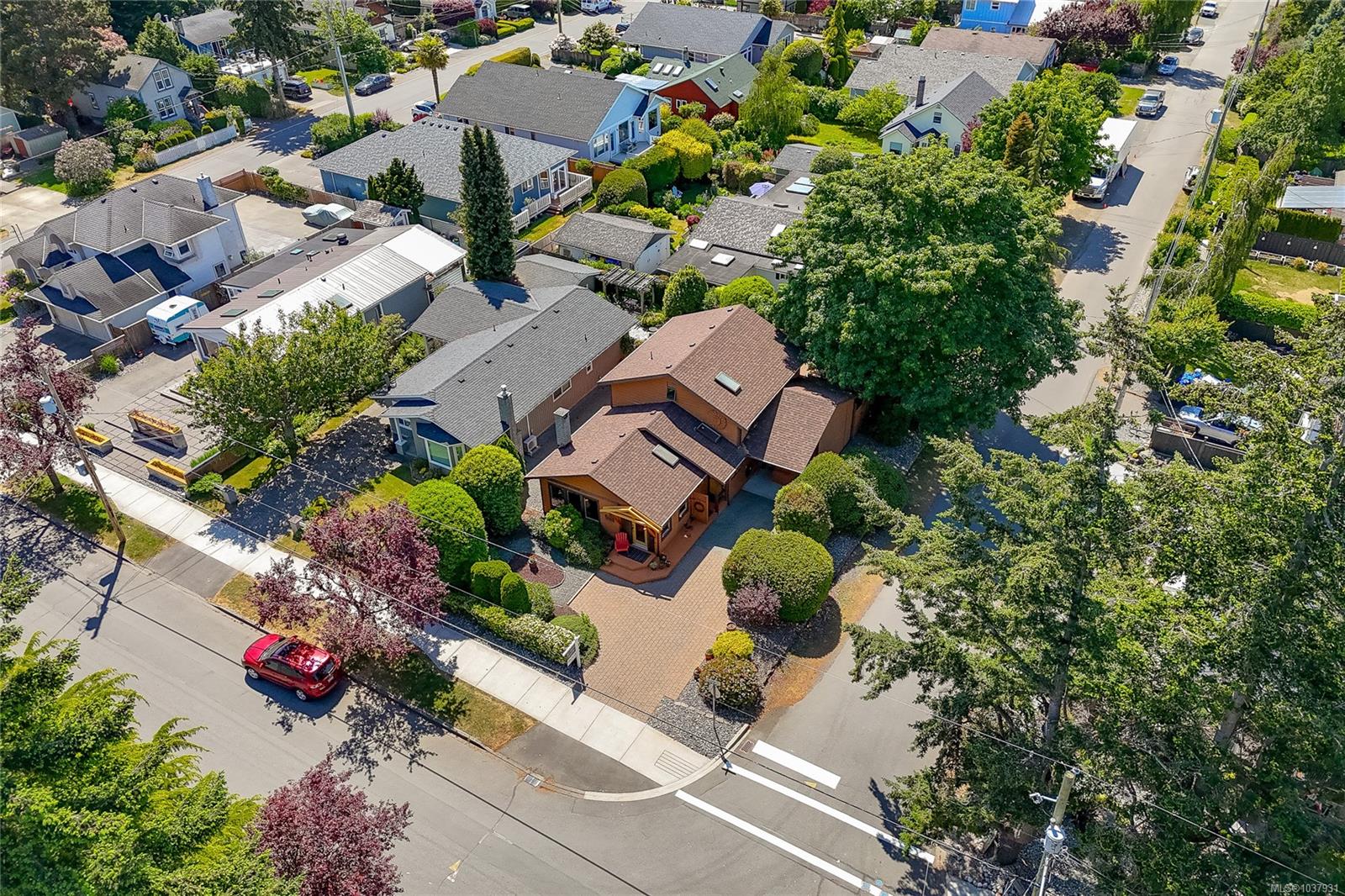Additional image 4 of 10210 Third Street, Sidney, BC, V8L 3B9