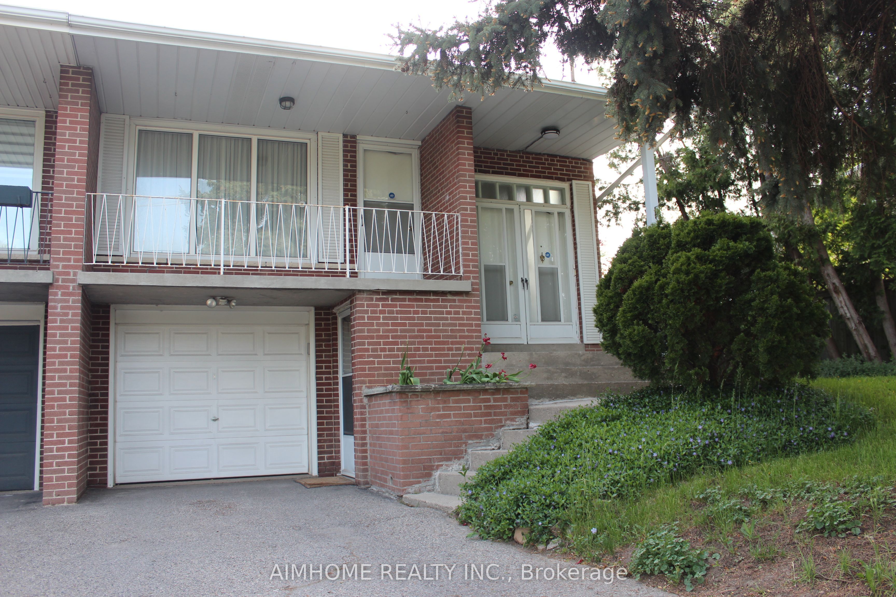 Lower-100 Fenelon Drive, Toronto, ON, M3A 3K6