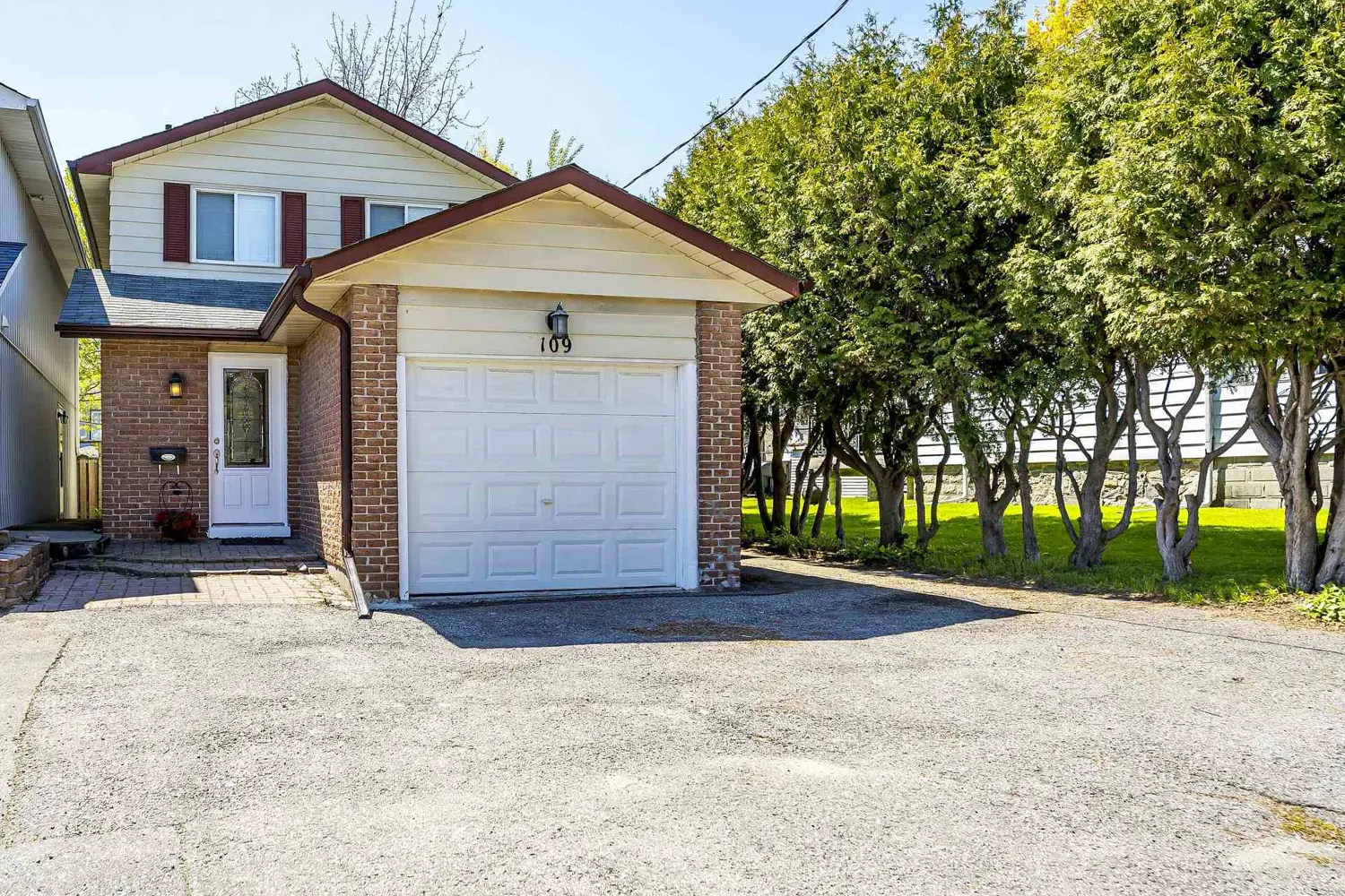 109 Adelaide Avenue