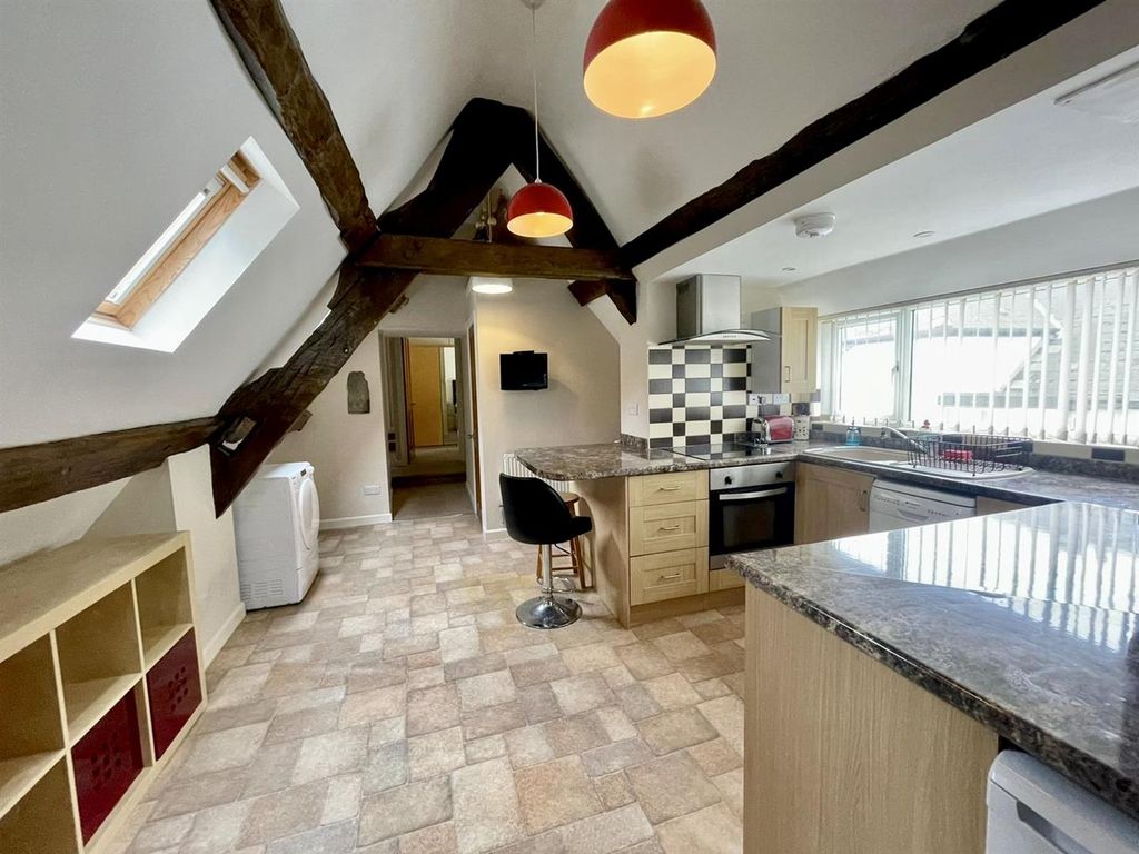 Additional image 2 of 2 bed flat to rentMarket Place, Coleford GL16