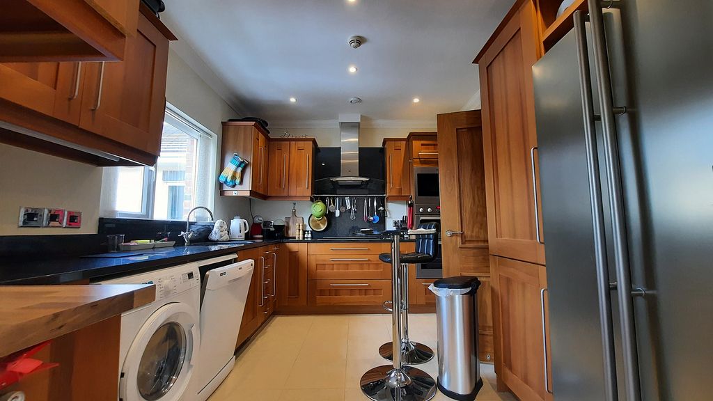 Additional image 10 of 2 bed flat for saleApt. 13 The Pavilions, Fairway Drive, Ramsey IM8