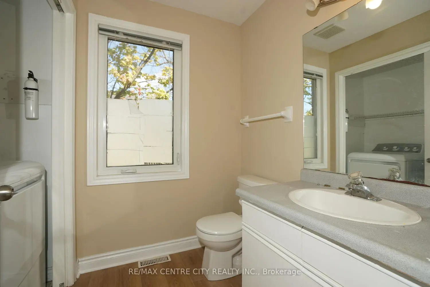 Additional image 19 of 1548 Richmond Street 31