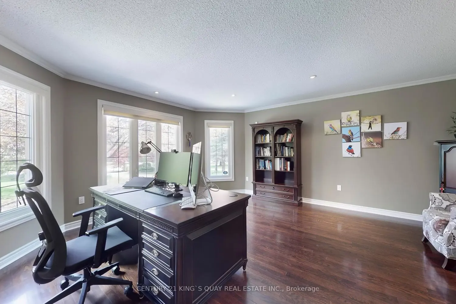 110 Crawford Crescent photo 5