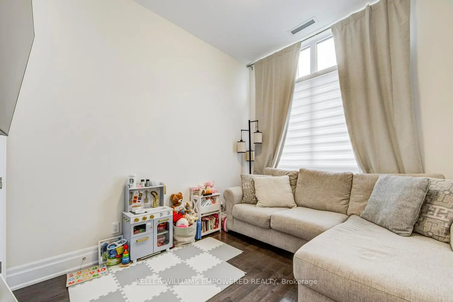 Additional image 8 of 9075 Jane Street 116