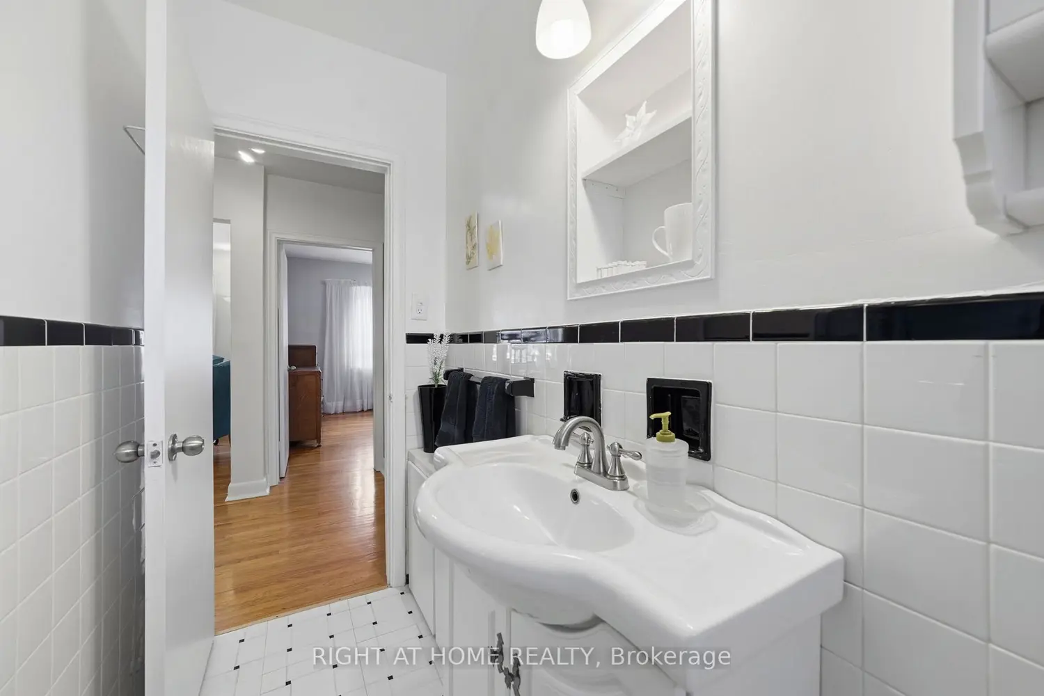 Additional image 10 of 728 Ashley Avenue