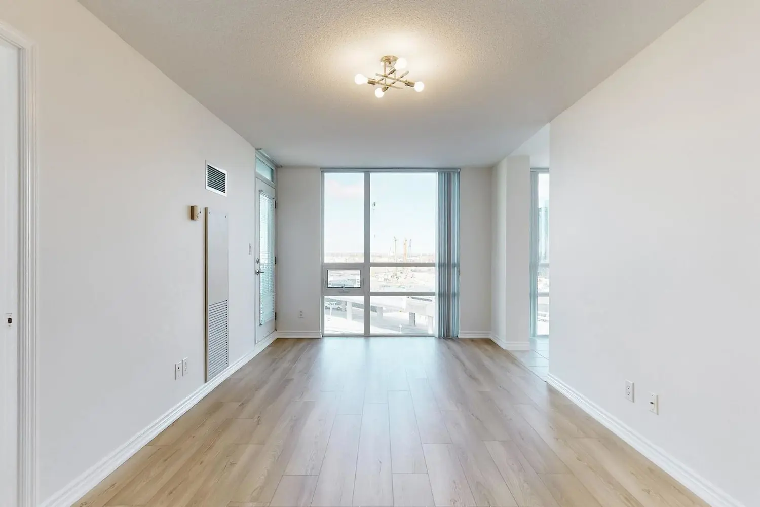 88 Grangeway Avenue 703 photo 3
