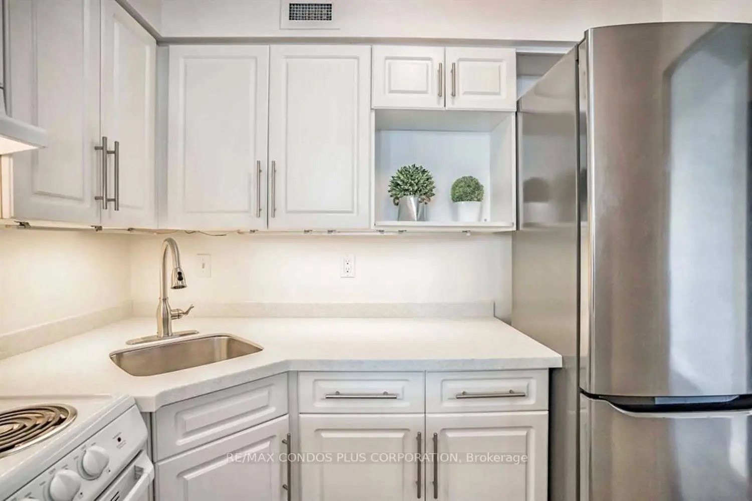 720 Spadina Avenue 1011 photo 5