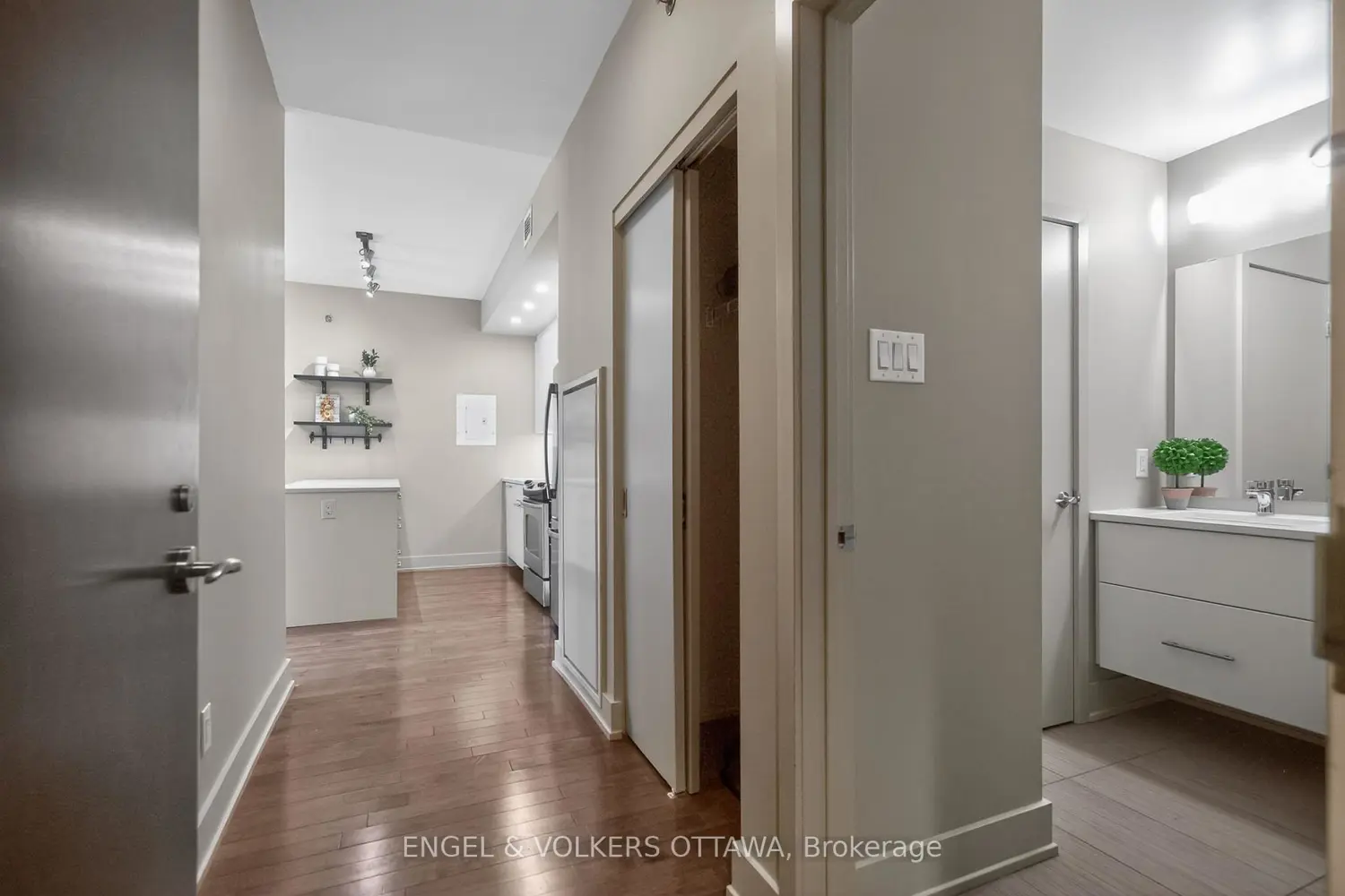 108 Richmond Road 507 photo 3