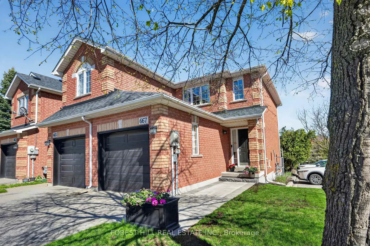 667 Macnab Gate 4