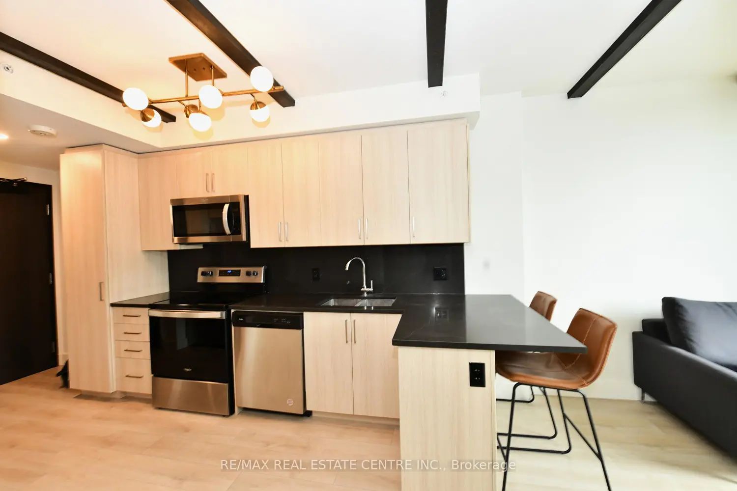Additional image 8 of 145 Columbia Street 736