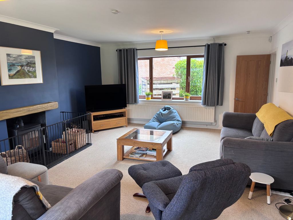 Additional image 3 of 4 bed detached house to rentAdrian Close, Porthcawl CF36