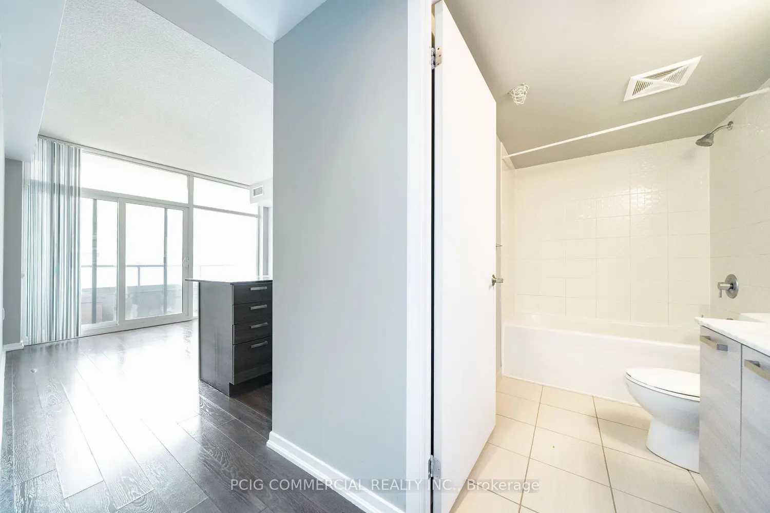 36 Lisgar Street 803W photo 5