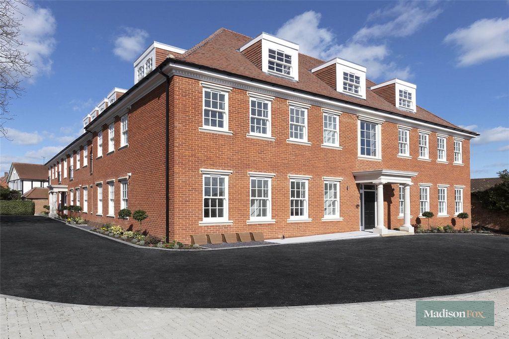 2 bed flat for saleManor Road, Chigwell, Essex IG7