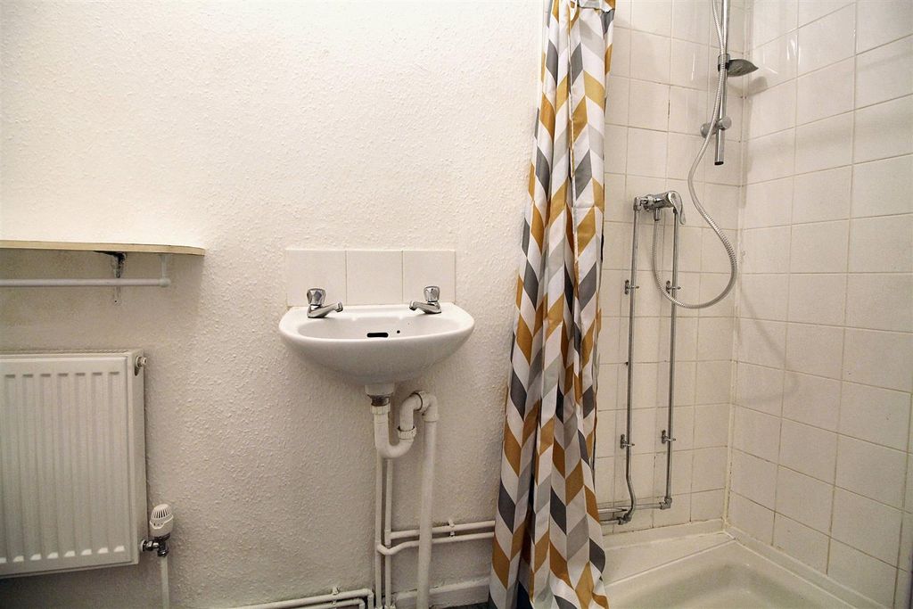 Additional image 8 of 2 bed flat for saleHigh Street, Abercarn, Newport NP11