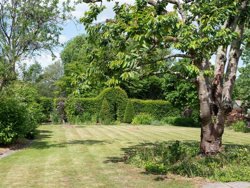Additional image 34 of 5 bed property to rentDe Vaux Place, Salisbury SP1