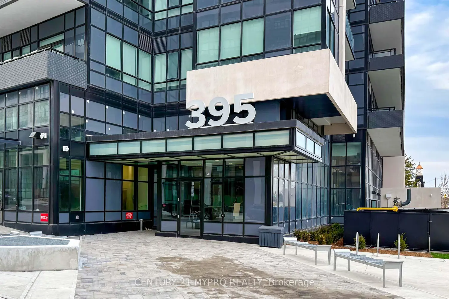 395 Dundas Street 115