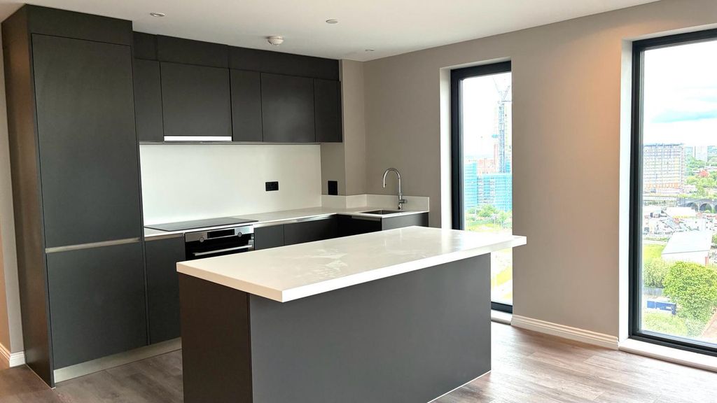 Additional image 2 of 3 bed flat to rentSpringwell Gardens, Whitehall Road, Leeds LS12
