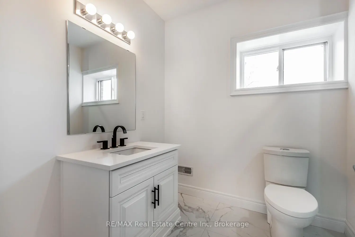 143 Ambrous Crescent photo 5