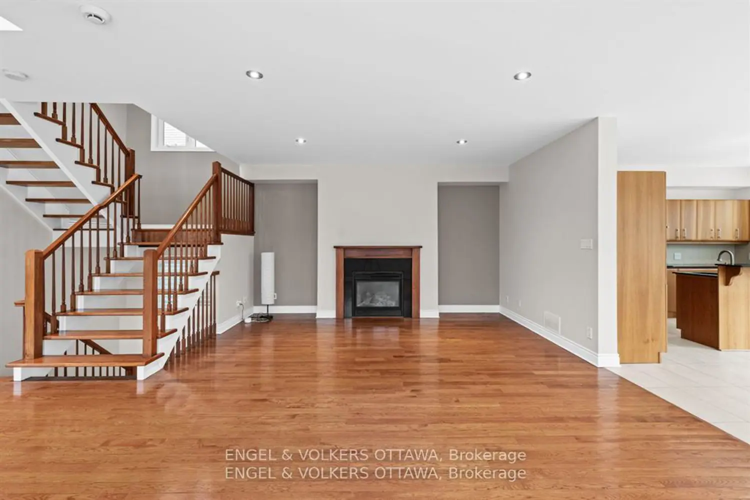 249 Atlantis Avenue photo 4