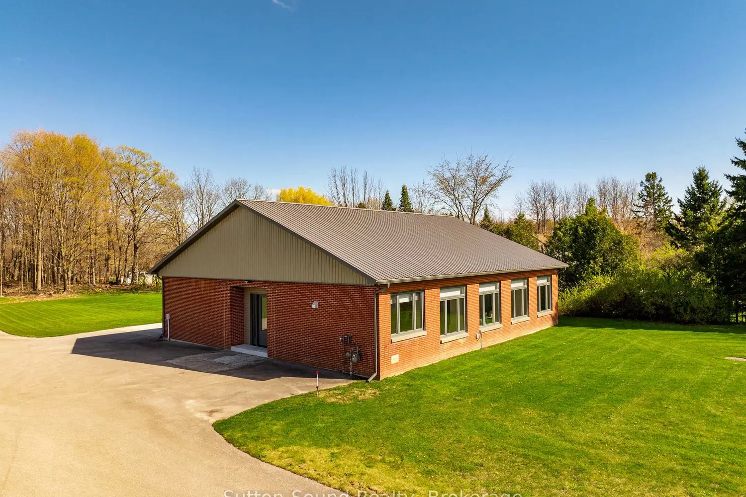 318837 Grey Rd 1 Road