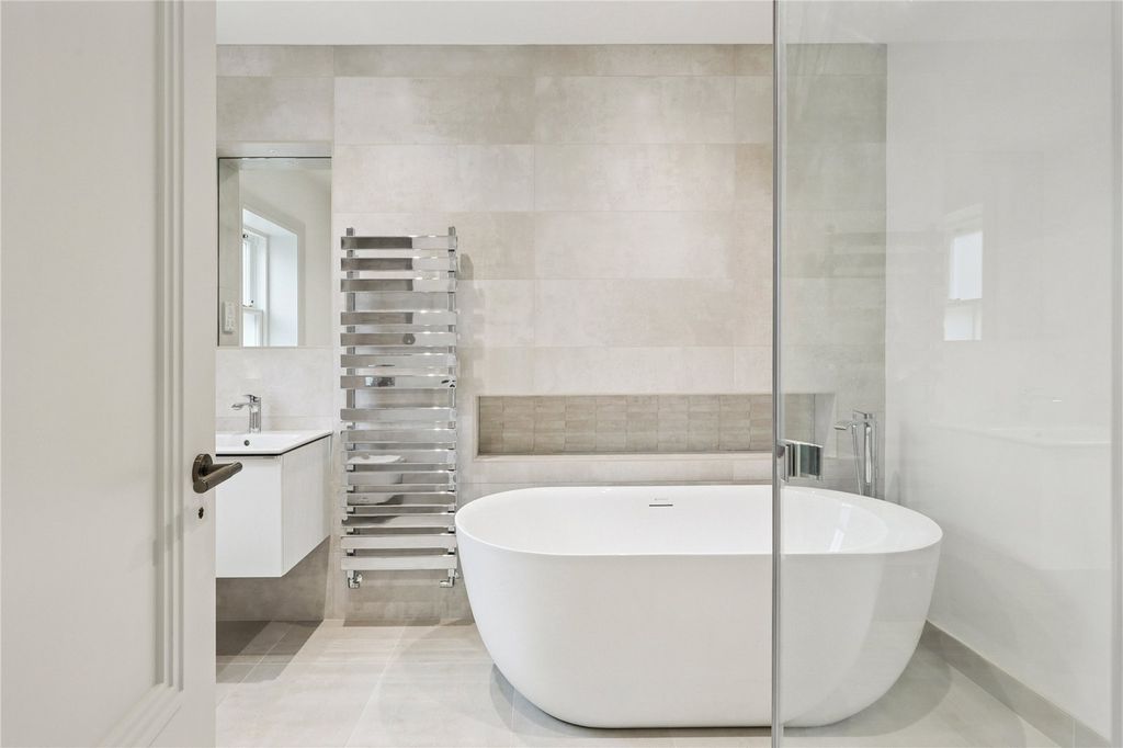 Additional image 9 of 5 bed detached house to rentWayneflete Tower Avenue, Esher KT10