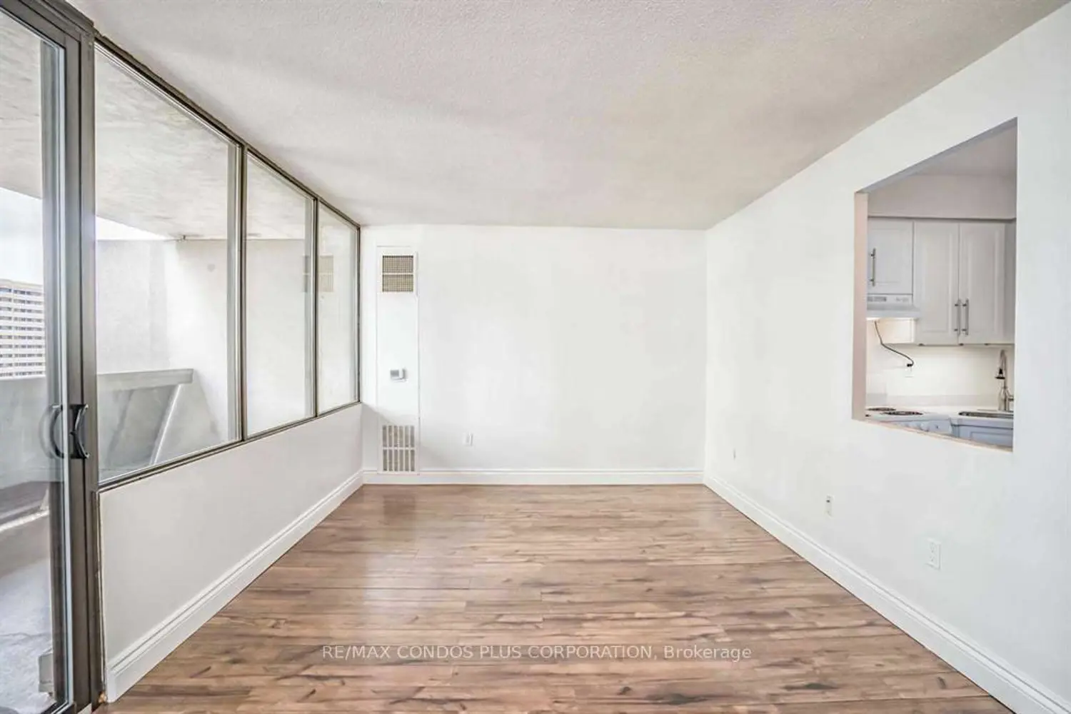 720 Spadina Avenue 1011 photo 3