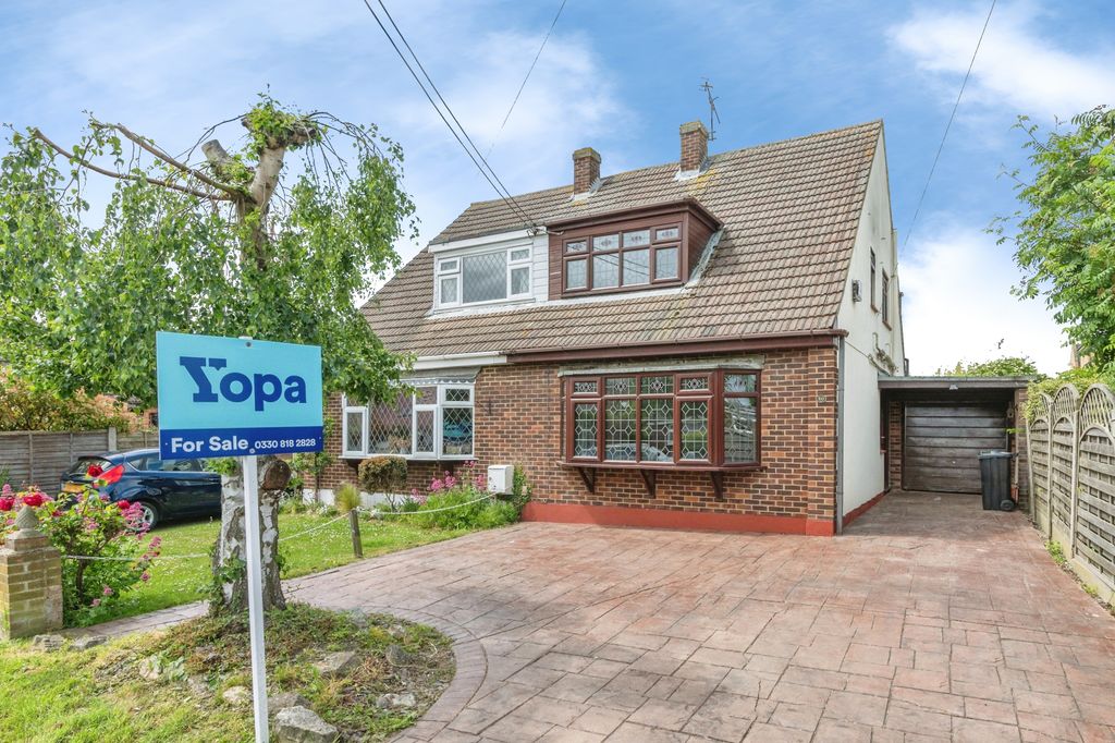 4 bed semi-detached house for saleSandown Road, Wickford SS11