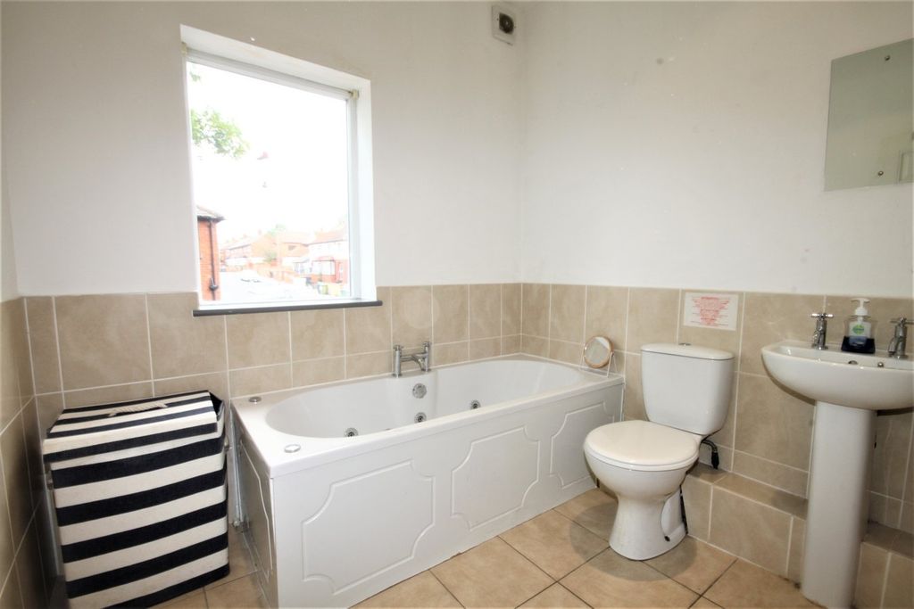 Additional image 6 of 6 bed flat to rentBrudenell Road, Hyde Park, Leeds LS6