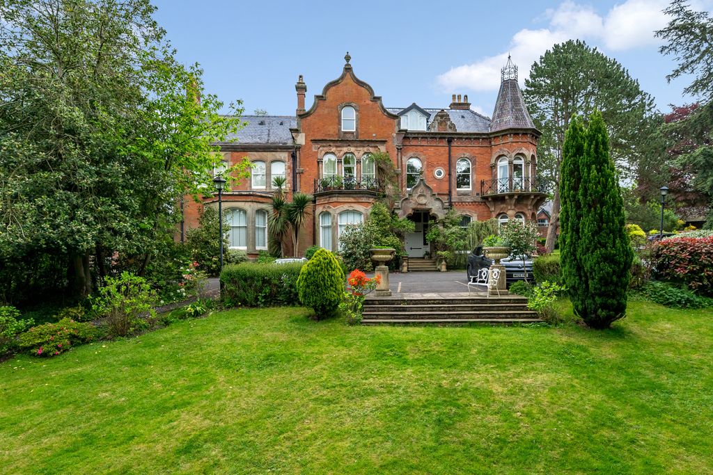 3 bed flat for saleBeechfield Road, Alderley Edge, Cheshire SK9