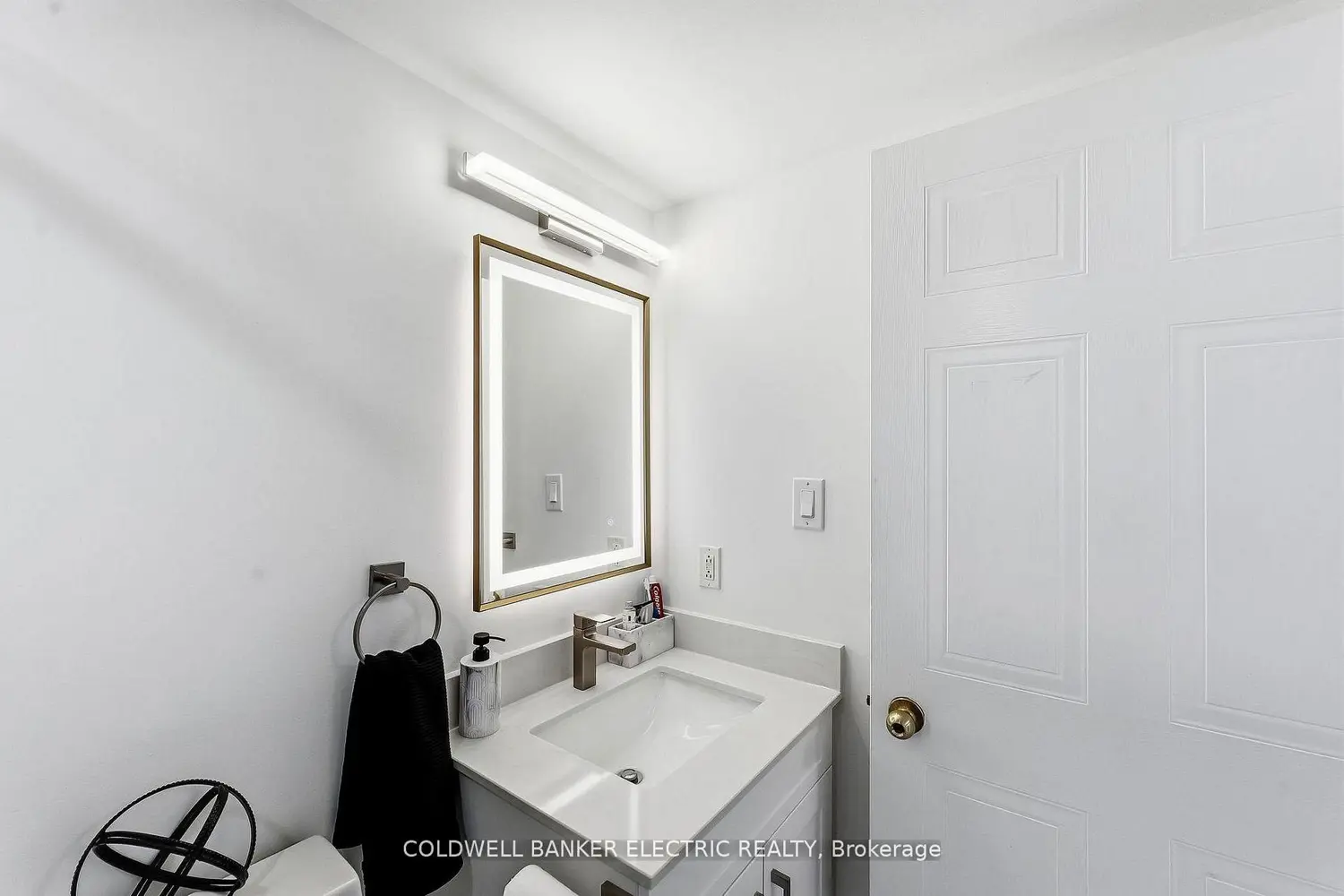 2550 Lawrence Avenue 815 photo 4