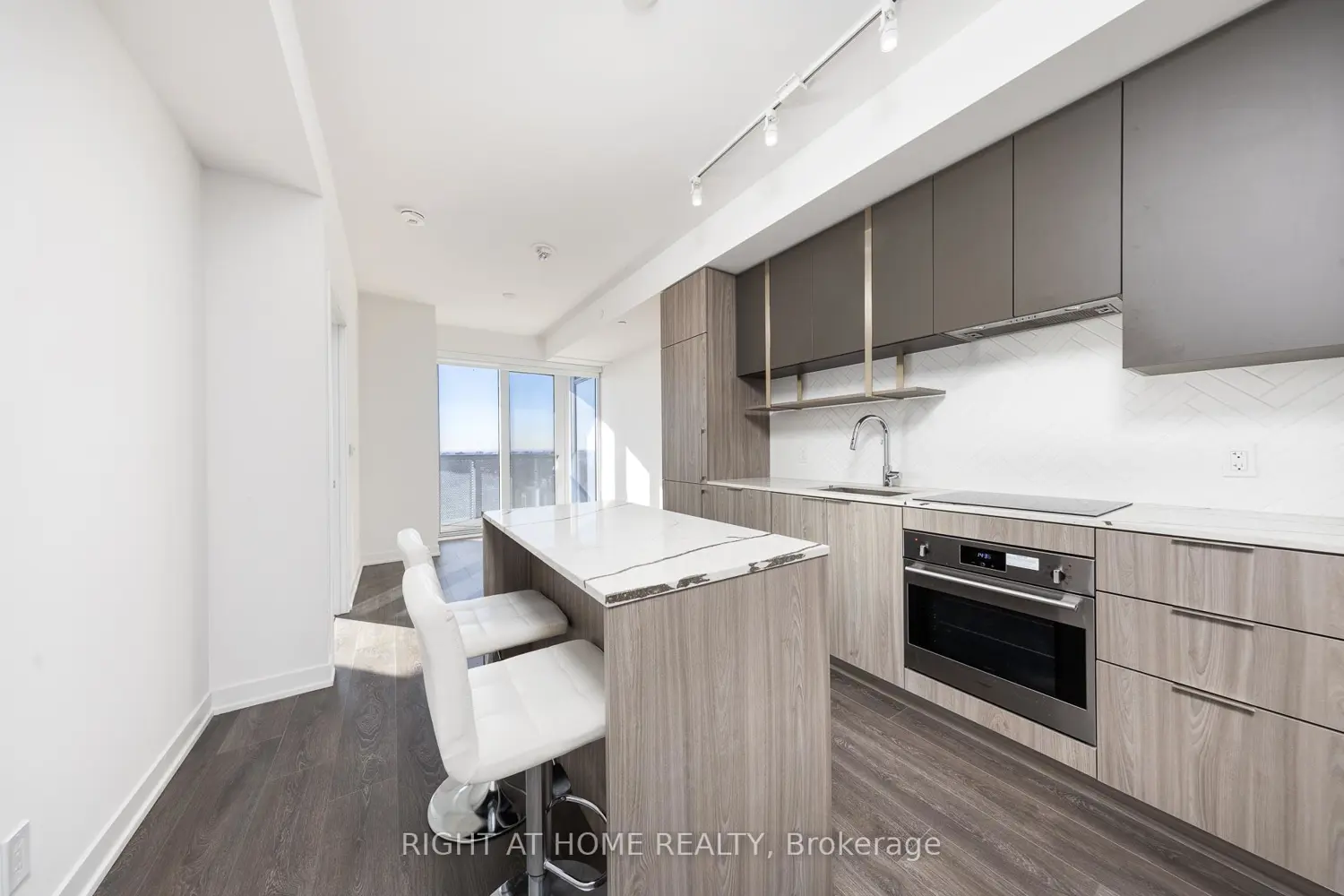 15 Holmes Avenue 2503 photo 4