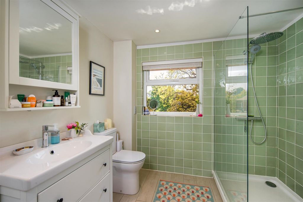 Additional image 7 of 3 bed flat for saleSeaview, Isle Of Wight PO34