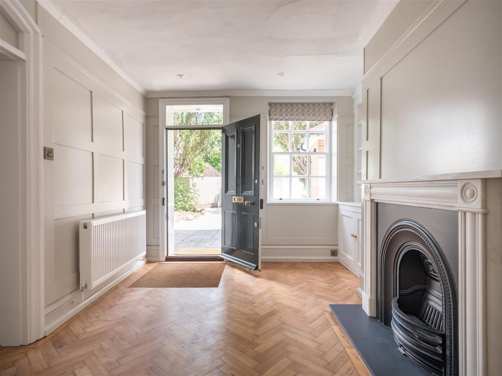 Additional image 6 of 5 bed property to rentDe Vaux Place, Salisbury SP1