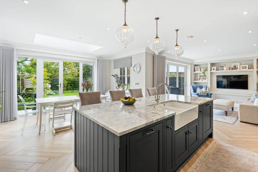 Additional image 2 of 4 bed country house for saleKingswood Avenue, Penn, Buckinghamshire HP10