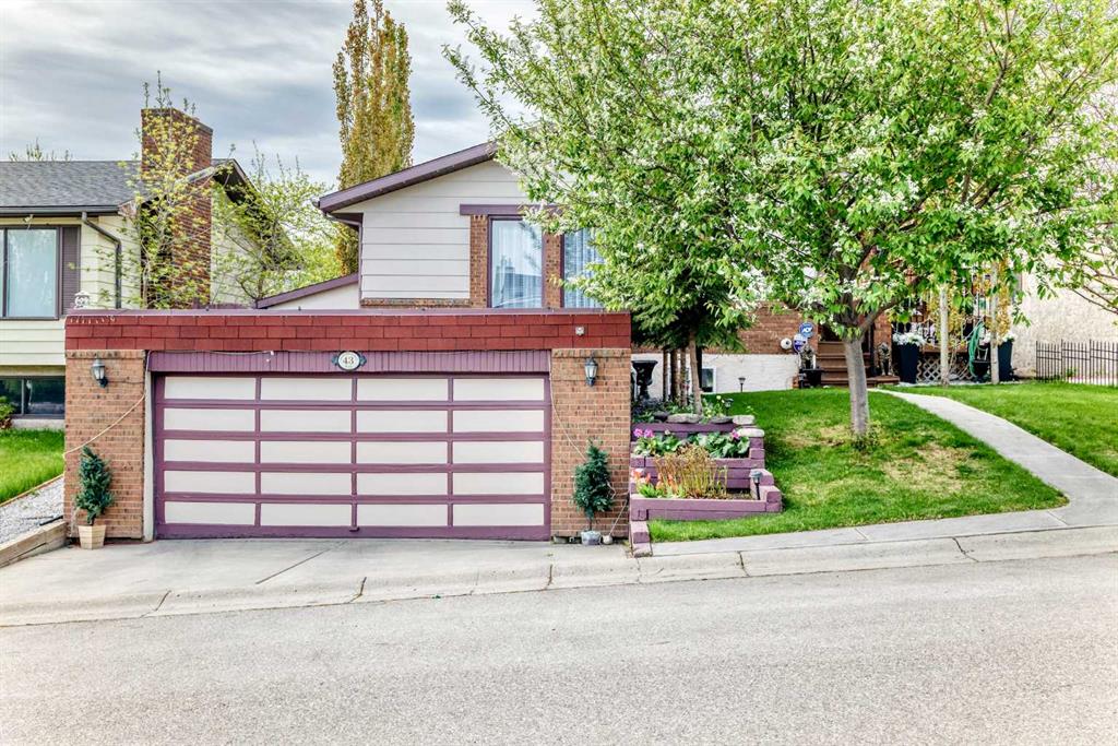 43 Beaconsfield Way NW, Calgary, AB, T3K 1W9