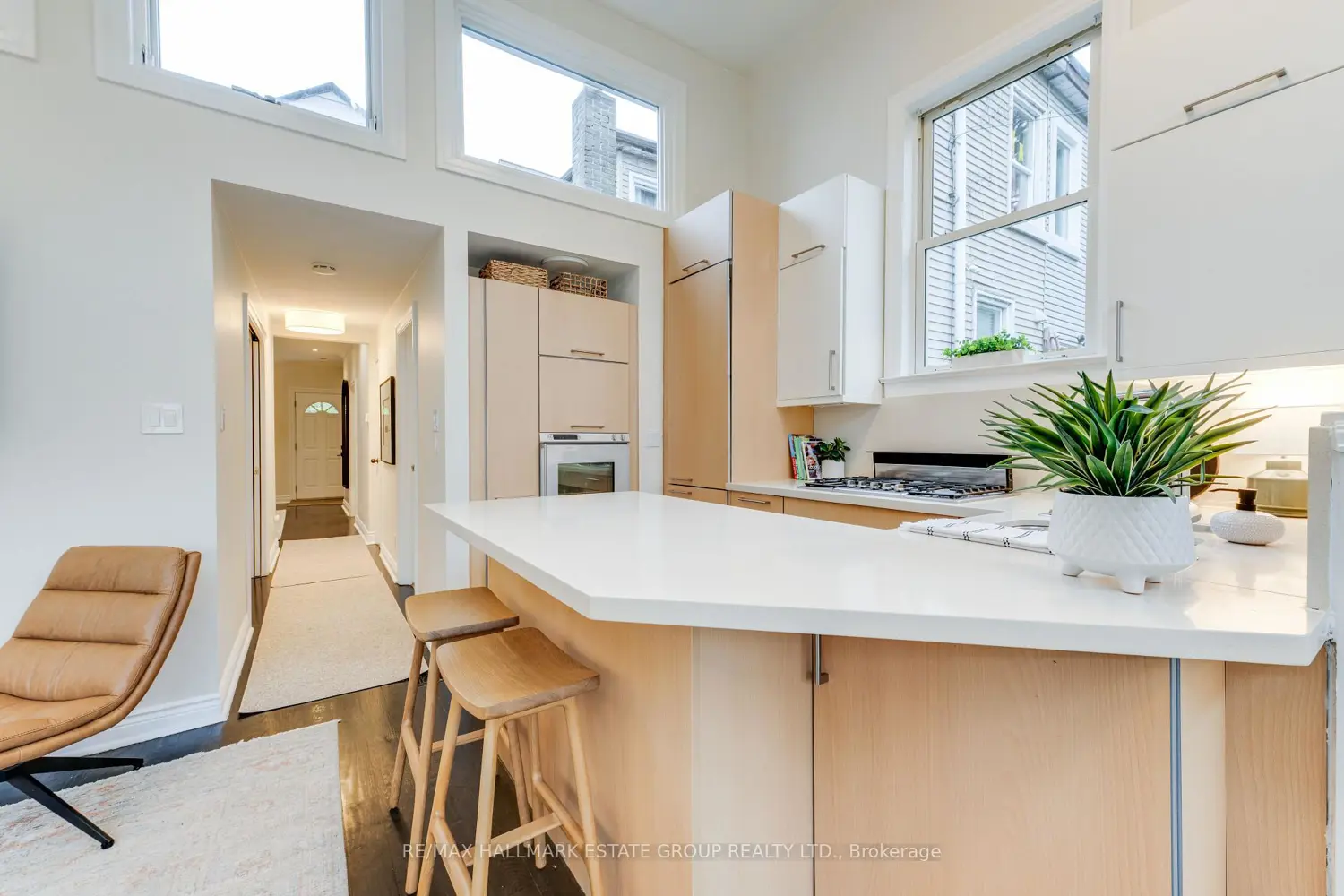 203 Rhodes Avenue photo 4