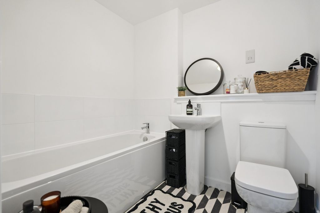 Additional image 11 of 2 bed flat to rentDrummonds Crescent, Stirling, Stirlingshire FK7