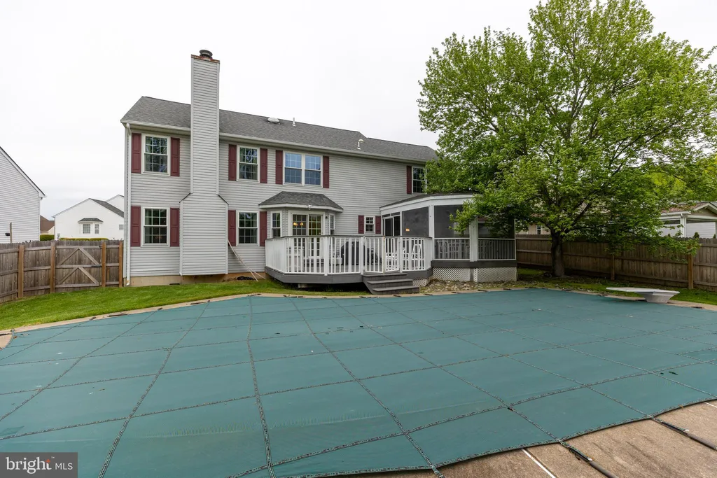 215 E Flagstone Drive, Newark, DE 19702