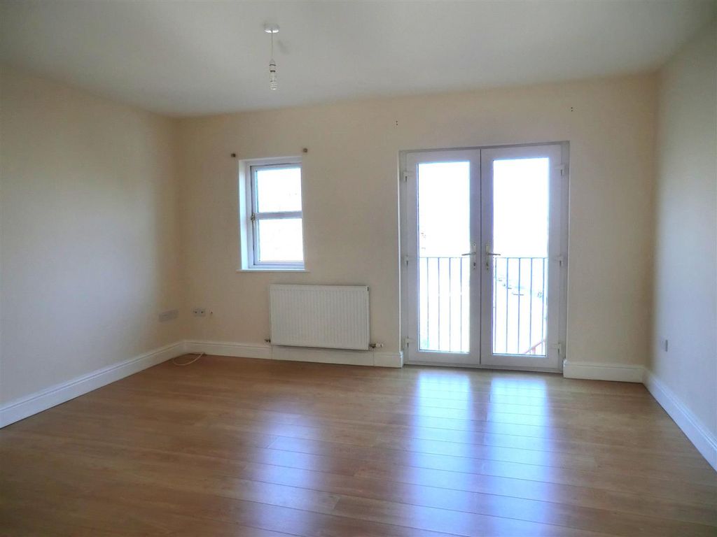 Additional image 4 of 2 bed flat to rentCroft Terrace, Prospect Place, Pembroke Dock SA72