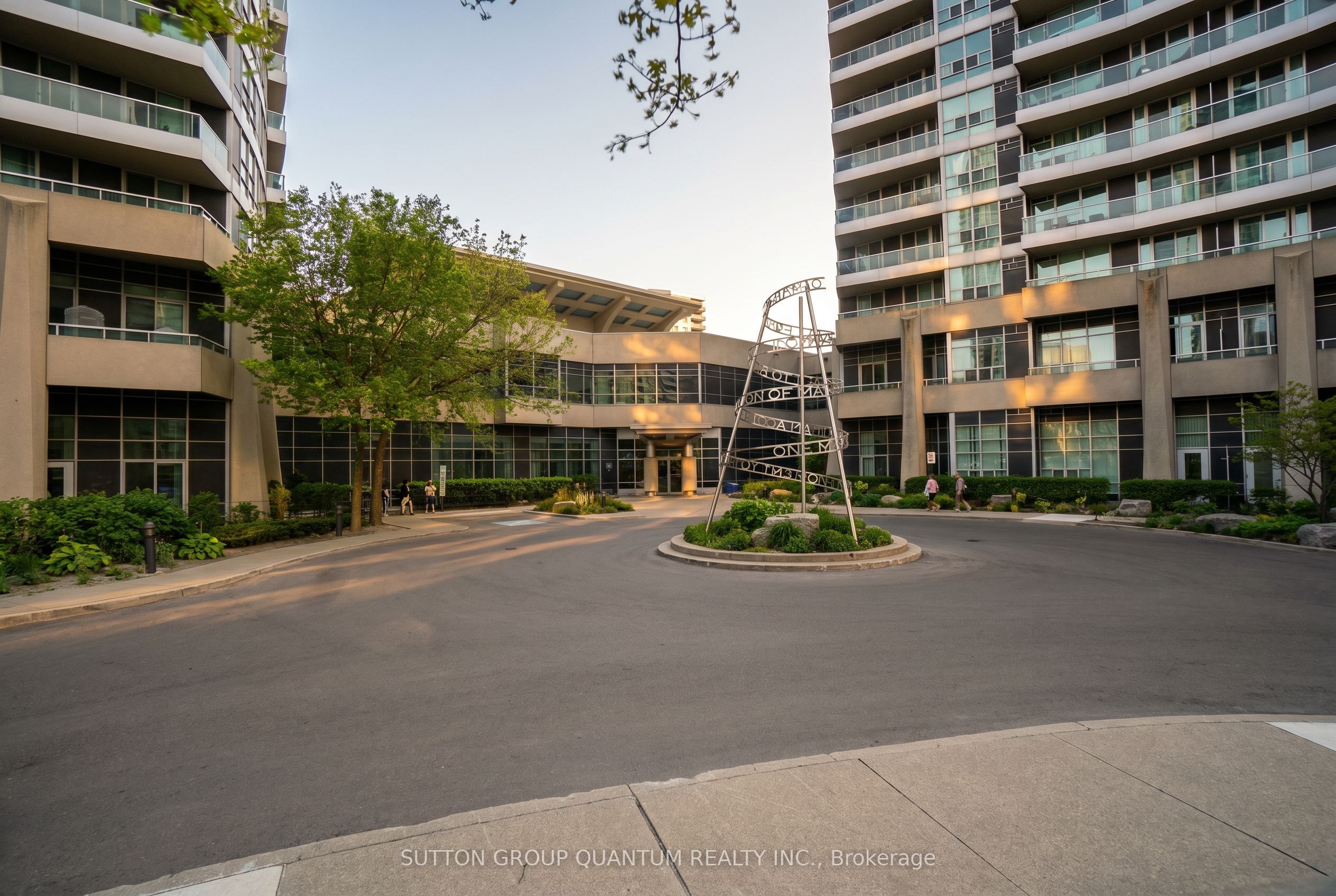 Additional image 3 of 2705-1 Elm Drive W, Mississauga, ON, L5B 4M1
