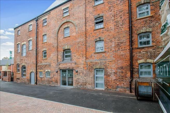 2 bed flat to rentCairns Close, Lichfield WS14